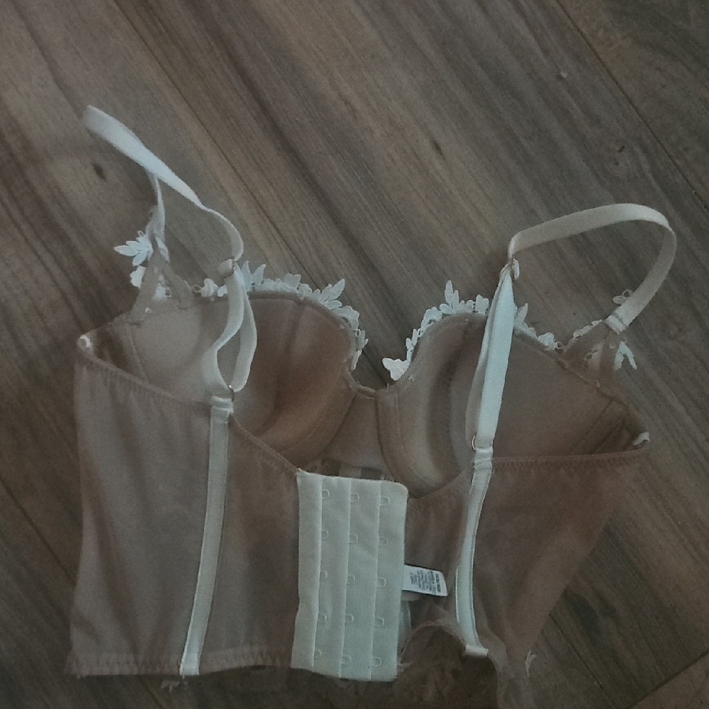 Victoria's Secret Sheer Lace Bra in White - Picture 6 of 6